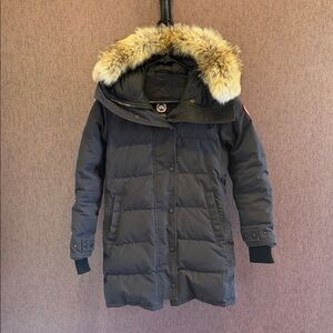 Canada Goose Shelburne Navy Parka - FUSION FIT - Women’s size small